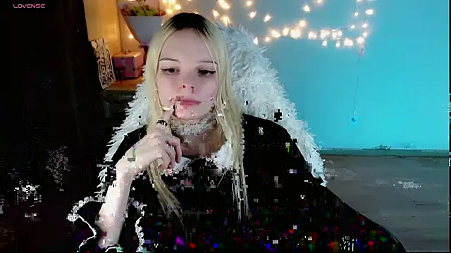Snapshot of Emily_Nyaffee chatting on February 25, 1:41 am Emily Nyaffee online show from February 25, 1:41 am