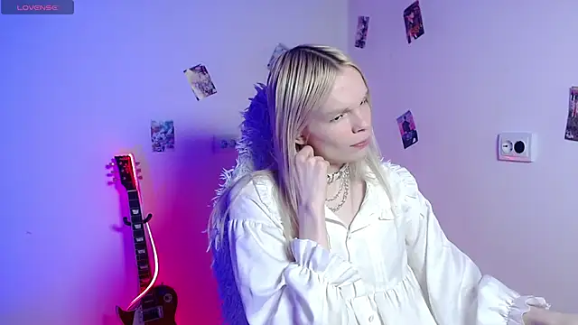 Emily Nyaffee online show from March 18, 12:36 am