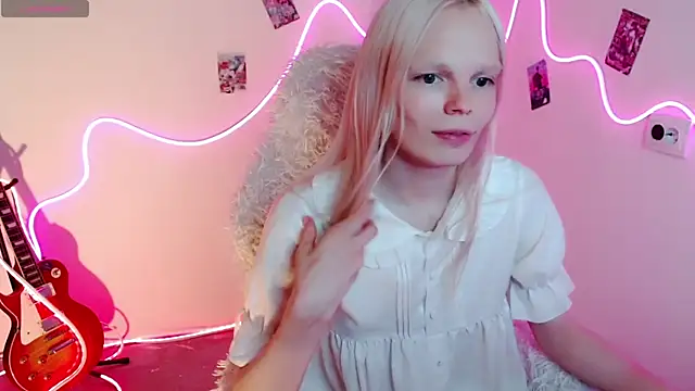 Snapshot of Emily_Nyaffee chatting on September 10, 5:23 pm Emily Nyaffee online show from September 10, 5:23 pm