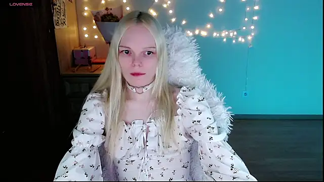 Snapshot of Emily_Nyaffee chatting on March 8, 1:06 am Emily Nyaffee online show from March 8, 1:06 am