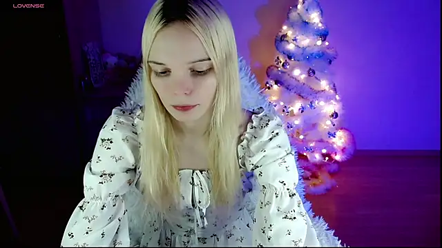 Snapshot of Emily_Nyaffee chatting on January 15, 11:19 pm Emily Nyaffee online show from January 15, 11:19 pm