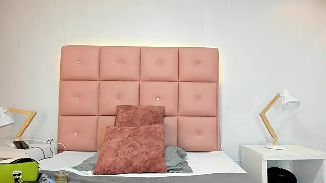 lhiamfit online show from December 4, 3:55 pm