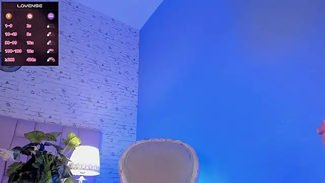 KarlynHoliss online show from December 28, 3:48 pm