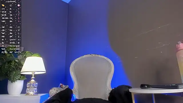 KarlynHoliss online show from December 30, 12:32 am