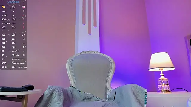 KarlynHoliss online show from December 23, 4:06 pm