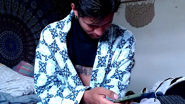 Snapshot of Tylerfordxxx chatting on October 21, 8:52 pm Tylerfordxxx online show from October 21, 8:52 pm