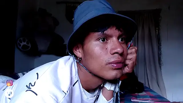 Snapshot of Tylerfordxxx chatting on October 14, 9:04 pm Tylerfordxxx online show from October 14, 9:04 pm