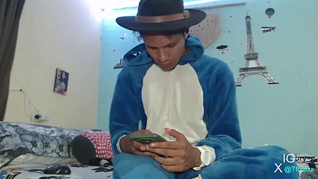 Snapshot of Tylerfordxxx chatting on December 3, 10:34 pm Tylerfordxxx online show from December 3, 10:34 pm