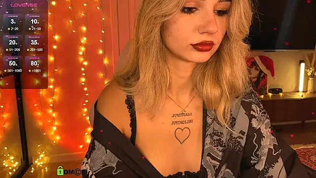 Snapshot of Bun-with-jam chatting on December 4, 10:58 am Bun-with-jam online show from December 4, 10:58 am