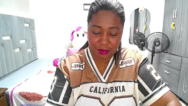 thickebonymilfF online show from July 13, 5:40 am