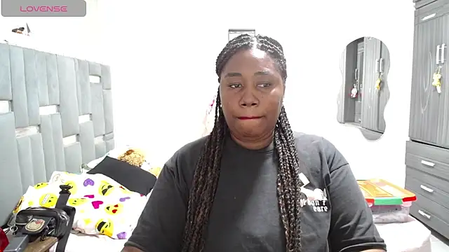 thickebonymilfF online show from April 19, 4:02 am