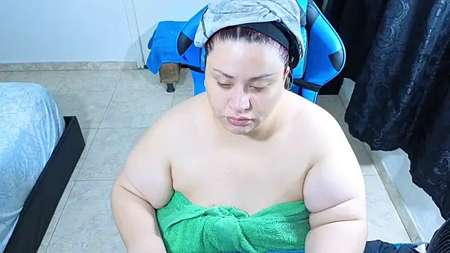 Snapshot of anacohen chatting on October 9, 1:17 am anacohen online show from October 9, 1:17 am