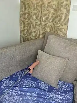 Snapshot of hornycreamybabe chatting on January 4, 9:10 am hornycreamybabe online show from January 4, 9:10 am