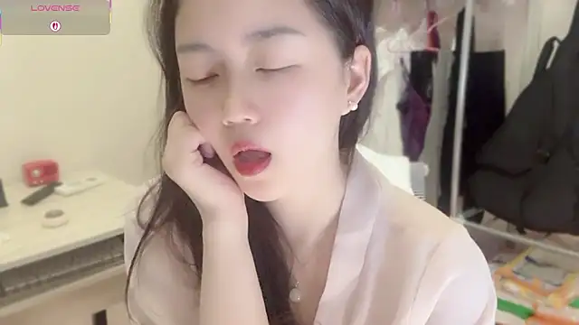 A-xena online show from November 18, 2:27 am