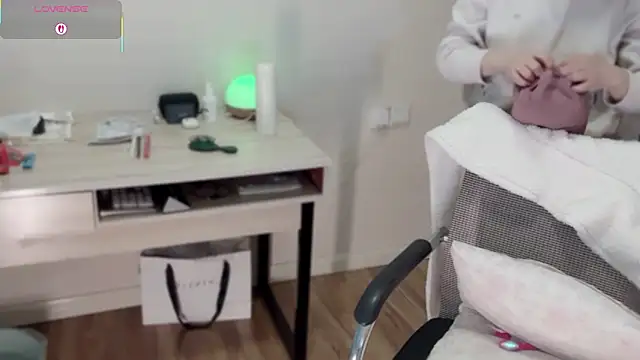 A-xena online show from December 5, 2:54 am