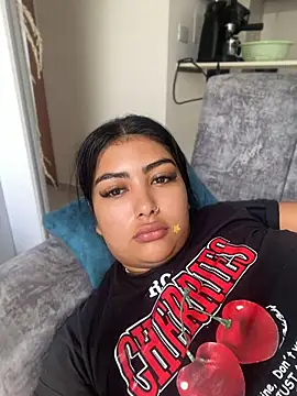 NatashaBrown12 online show from April 14, 2:11 pm