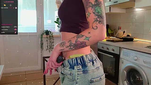 Snapshot of MissLovex chatting on February 20, 5:48 am MissLovex online show from February 20, 5:48 am