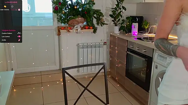 Snapshot of MissLovex chatting on December 22, 6:24 am MissLovex online show from December 22, 6:24 am