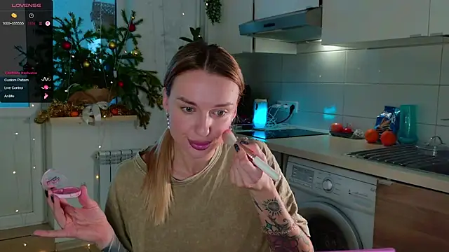 Snapshot of MissLovex chatting on January 7, 9:25 am MissLovex online show from January 7, 9:25 am