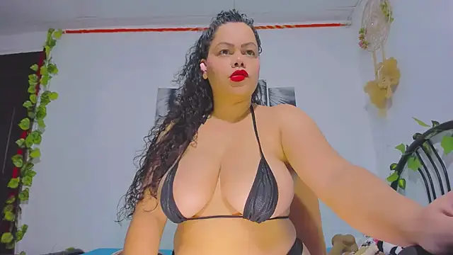 Alhelqueen online show from April 12, 9:40 pm