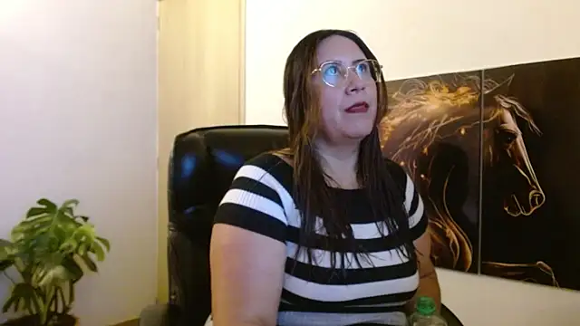 amalia brunette online show from April 17, 9:39 pm