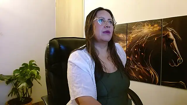 amalia brunette online show from April 14, 11:21 pm