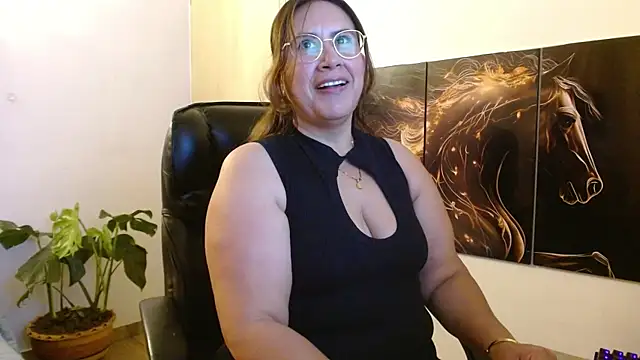 amalia brunette online show from April 1, 12:02 am