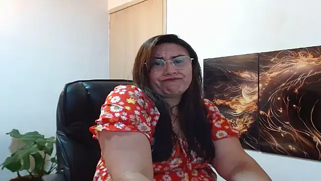 amalia brunette online show from September 18, 10:46 pm