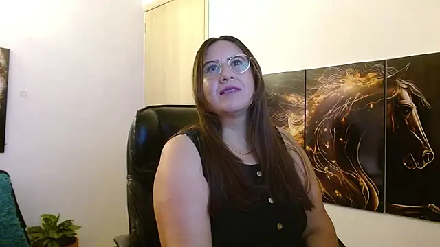 amalia brunette online show from April 10, 9:22 pm