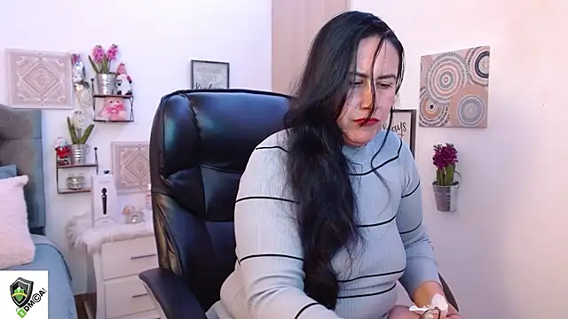 amalia brunette online show from January 4, 11:27 pm