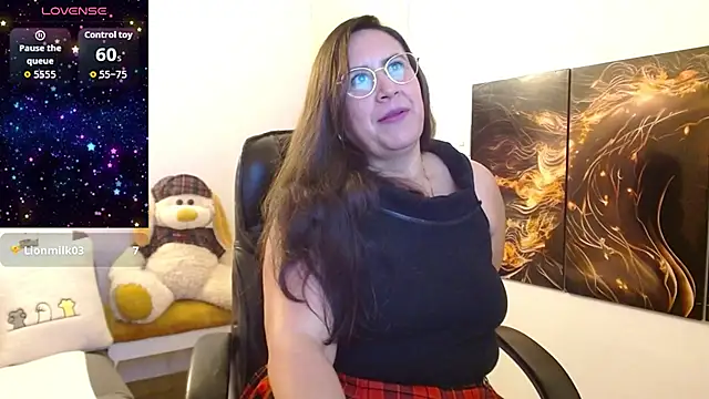 amalia brunette online show from December 14, 12:50 am