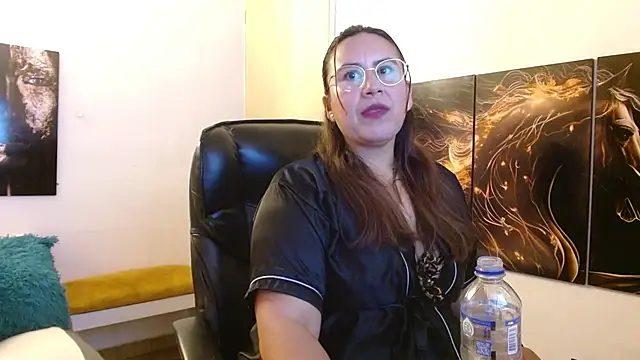 amalia brunette online show from March 11, 11:32 pm