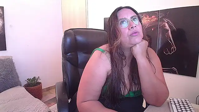 amalia brunette online show from July 17, 7:33 pm