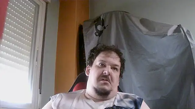 Snapshot of porkorossy chatting on June 12, 7:28 am porkorossy online show from June 12, 7:28 am
