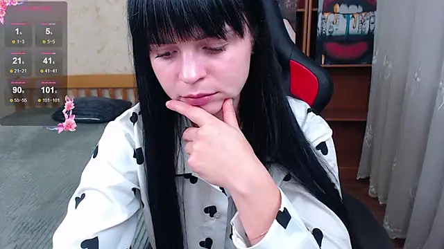 JuicyJess online show from November 5, 8:45 pm