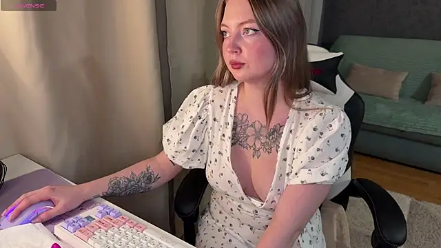 EmmySuiyugh online show from February 5, 5:09 pm