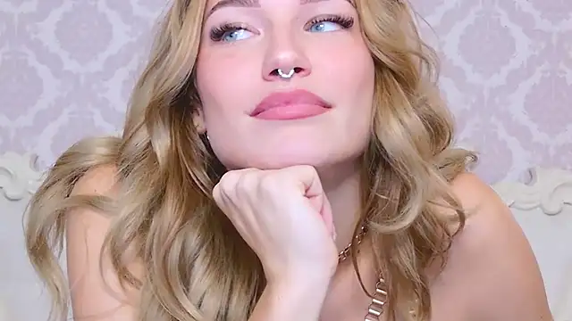 Snapshot of RebekaRalf chatting on February 25, 11:32 am RebekaRalf online show from February 25, 11:32 am