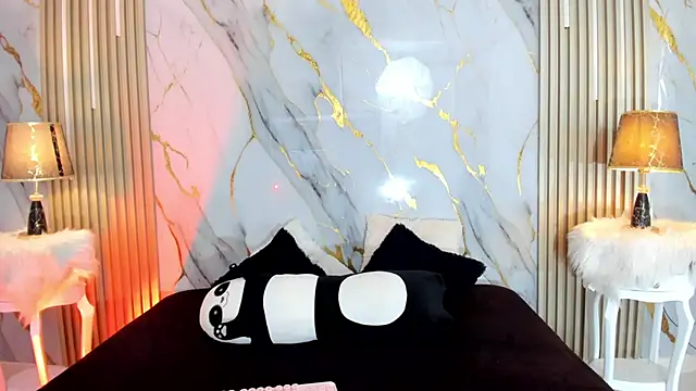 BeckyRusso online show from November 5, 1:25 pm