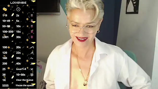 Snapshot of scarlett_paris22 chatting on March 16, 11:15 pm scarlett paris22 online show from March 16, 11:15 pm