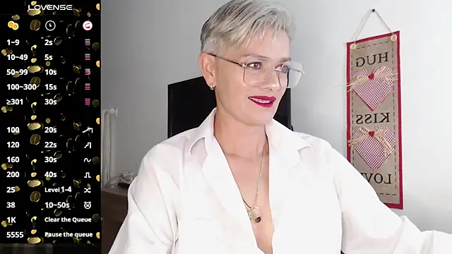 Snapshot of scarlett_paris22 chatting on February 10, 11:55 pm scarlett paris22 online show from February 10, 11:55 pm