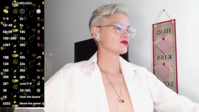 Snapshot of scarlett_paris22 chatting on February 11, 2:57 am scarlett paris22 online show from February 11, 2:57 am