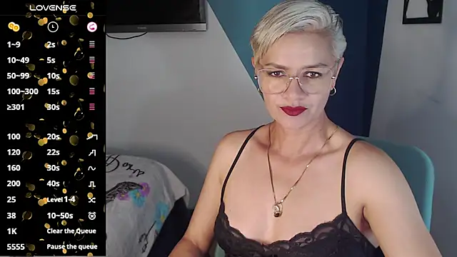 Snapshot of scarlett_paris22 chatting on March 18, 12:08 am scarlett paris22 online show from March 18, 12:08 am