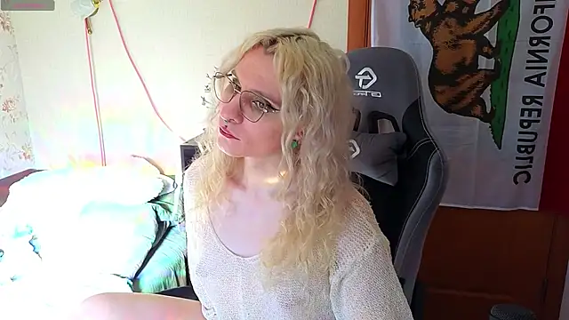 Lori Myaf online show from April 10, 1:40 pm