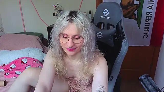 Lori Myaf online show from May 18, 2:11 pm