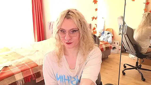 Lori Myaf online show from October 2, 1:36 pm