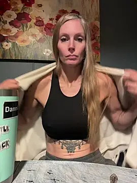 ItsDanniG online show from July 22, 1:13 pm