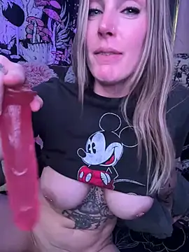 ItsDanniG online show from March 9, 10:52 pm