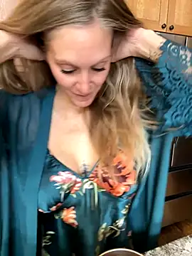 ItsDanniG online show from November 6, 5:28 pm