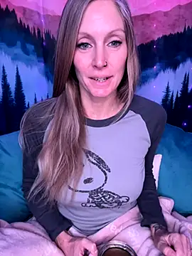 ItsDanniG online show from October 29, 5:12 pm