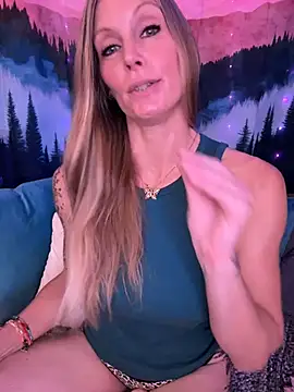 ItsDanniG online show from November 15, 8:57 pm